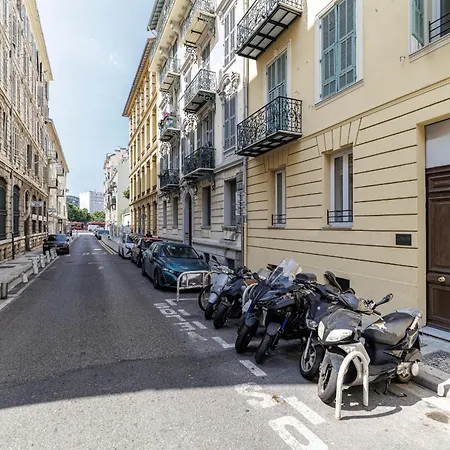Bright & Charming 1 Bedroom Διαμέρισμα *